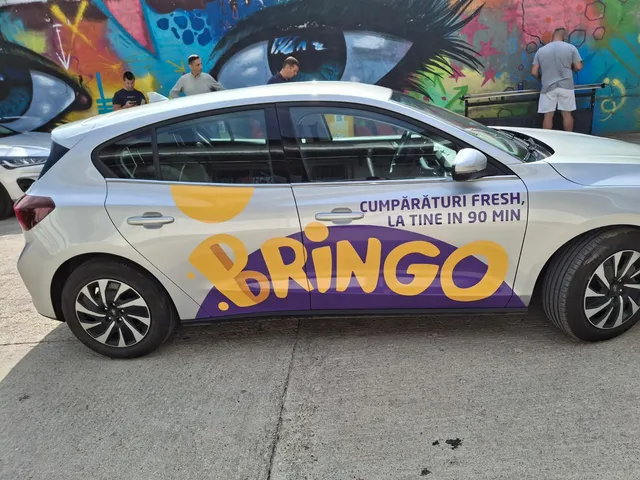 Colantare publicitară autoturism pentru serviciul de livrări Bringo