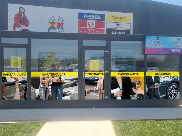 Colantare vitrine birou de vânzări auto cu grafică printată și mesh perforat